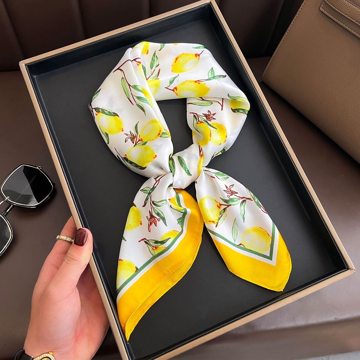 2025 新イエローレモンプリント正方形シルクスカーフ女性の - Silk Tie Woven のレビューと価格